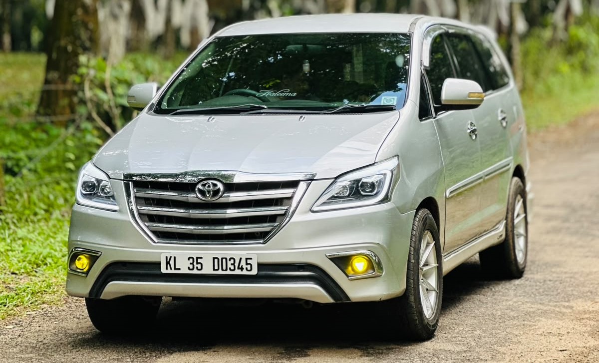 INNOVA V 2012 LAST MODEL  ORIGINAL KERALA ✅