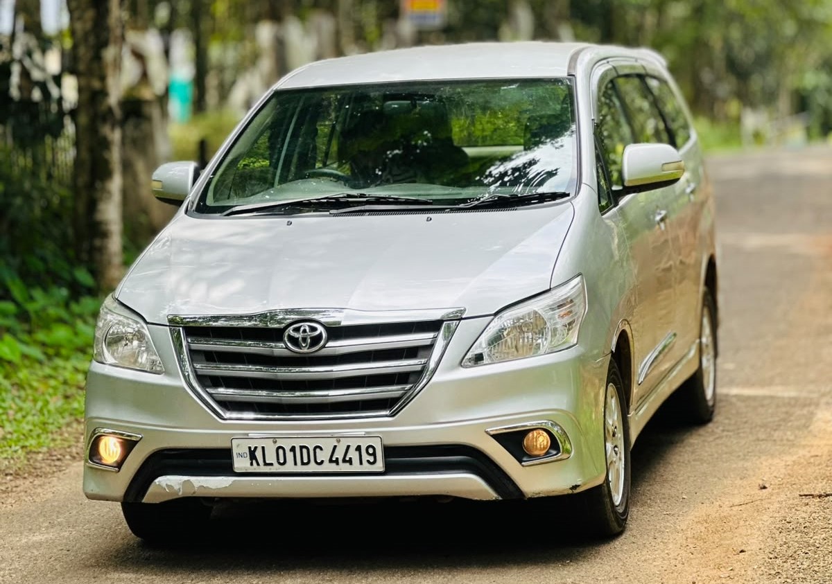 INNOVA V 2012 LAST MODEL