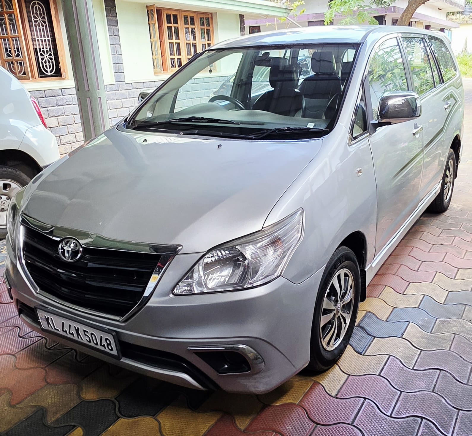 Toyota INNOVA G4 2012