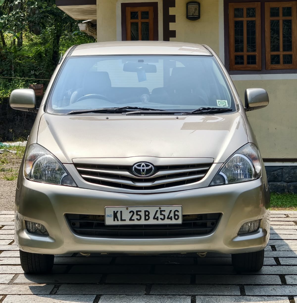 Toyota Innova G4 2011